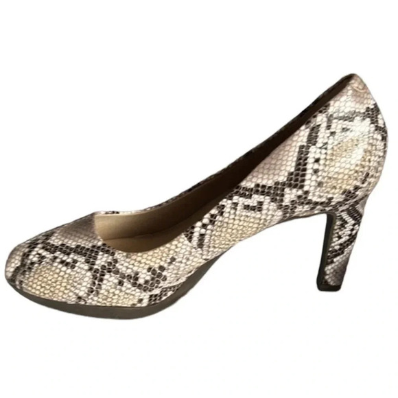 Clarks AMBYR JOY PUMP size 7 . Super comfortable 3” pump heels with animal print - Picture 4 of 12